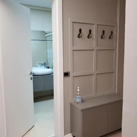 Apartman Helga's Deluxe 3 Tirana