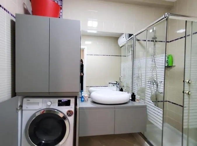 Helga's Deluxe 3 アパート ティラナ