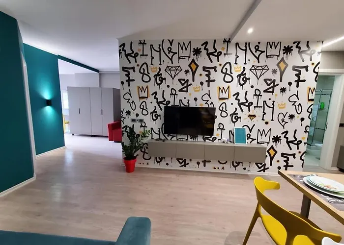 アパート Helga's Deluxe 3 ティラナ